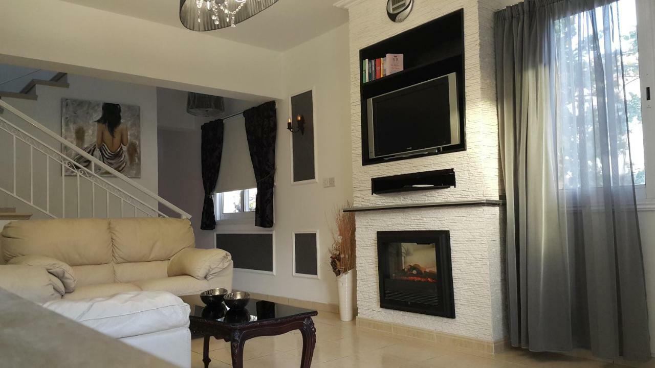 Ivoton Home Paphos Exteriör bild